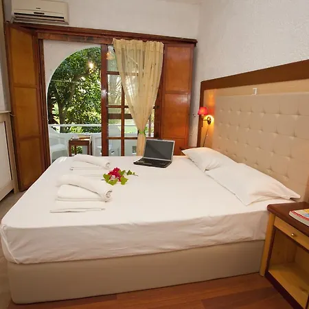 Aparthotel Paradise 2*