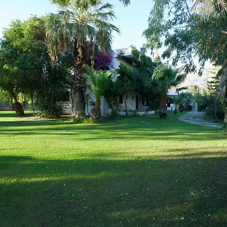Paradise Aparthotel 2*
